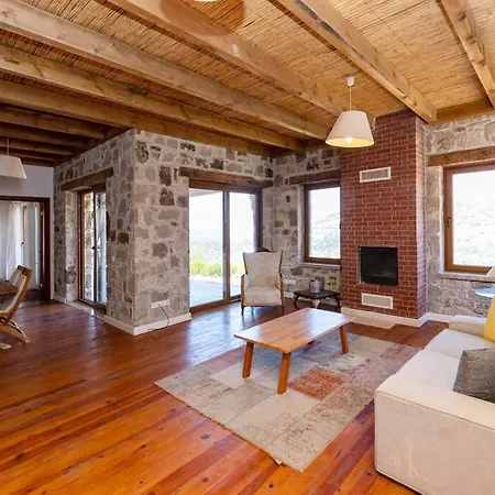 Case de vacanță 2 Bedroom Private Stone House With A View - *