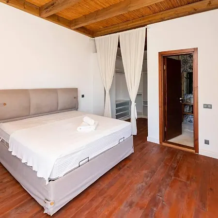 2 Bedroom Private Stone House With A View - Holiday home *