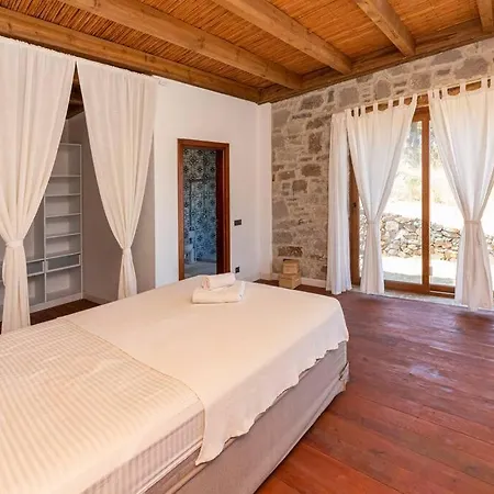 2 Bedroom Private Stone House With A View - Holiday home *